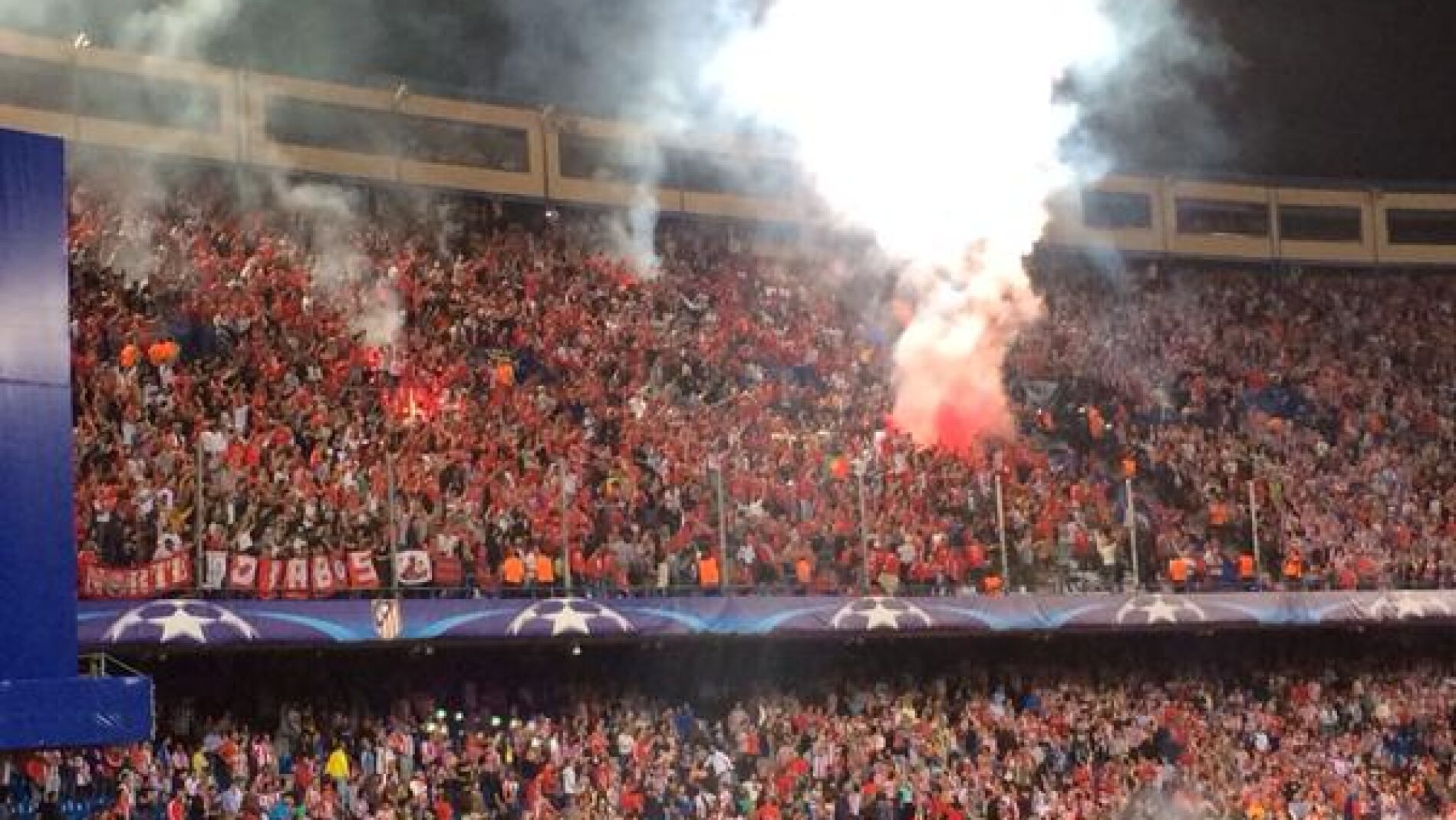 Lanzamiento de Bengalas en el Calder&oacute;n