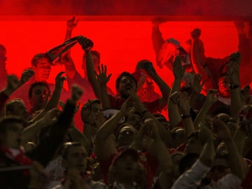 Los aficionados del Benfica, durante el partido contra el Atlético de Madrid