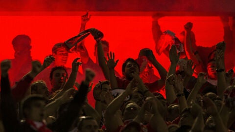 Los aficionados del Benfica, durante el partido contra el Atl&eacute;tico de Madrid