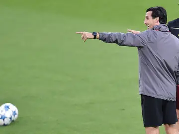 Unai Emery, durante el entrenamiento del Sevilla Unai Emery, durante el entrenamiento del Sevilla