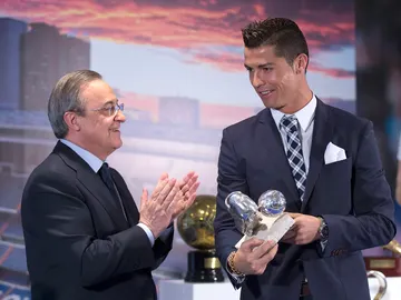 Florentino aplaude a Cristiano Ronaldo Florentino aplaude a Cristiano Ronaldo