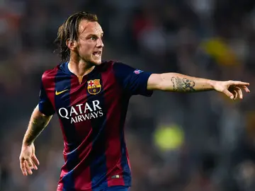 Ivan Rakitic ordena una jugada en un partido con el Barcelona Ivan Rakitic ordena una jugada en un partido con el Barcelona