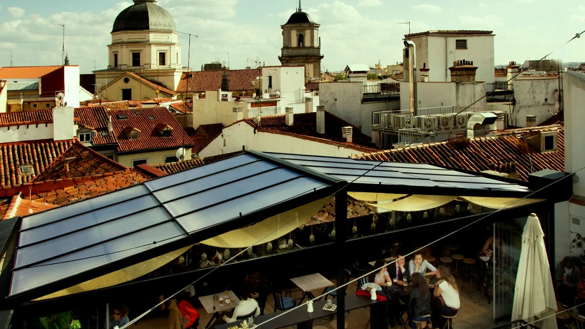 La terraza de postal de The Hat.