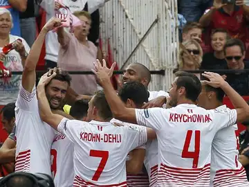 Los jugadores del Sevilla celebran el gol de Iborra ante el Barcelona Los jugadores del Sevilla celebran el gol de Iborra ante el Barcelona