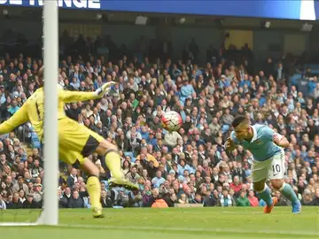 El Kun Agüero remata a portería ante el Newcastle El Kun Agüero remata a portería ante el Newcastle