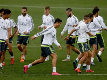 Los jugadores del Real Madrid se entrenan en Valdebebas