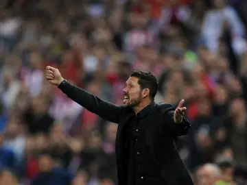 Simeone durante el derbi madrileño en el Calderón Simeone durante el derbi madrileño en el Calderón