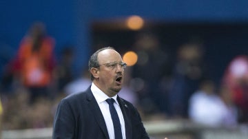 Rafa Benítez durante el derbi en el Calderón