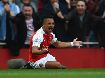 Alexis Sánchez celebra un gol del Arsenal
