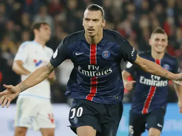 Ibrahimovic celebra un gol contra el Marsella Ibrahimovic celebra un gol contra el Marsella
