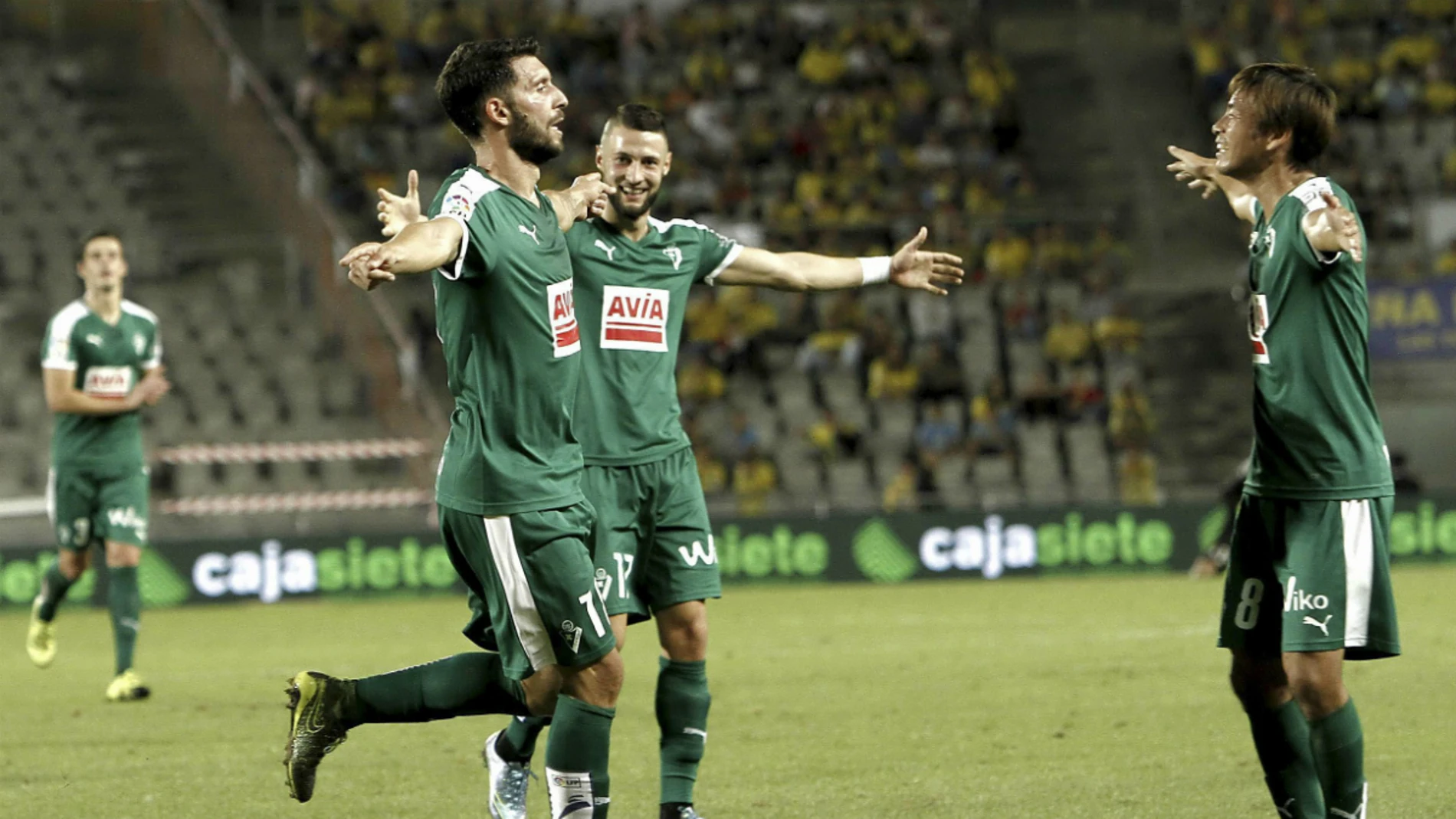 Borja Bastón celebra un gol con el Eibar Borja Bastón celebra un gol con el Eibar