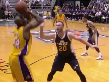 Kobe Bryant, lanzando a canasta Kobe Bryant, lanzando a canasta