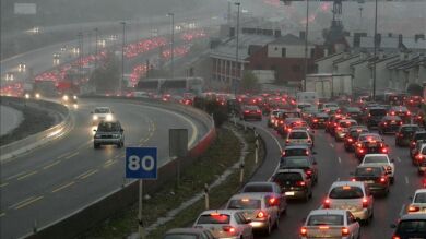 La lluvia provoca retenciones de casi 50 kilómetros en las carreteras madrileñas