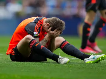 Iñigo Martínez se lamenta durante un encuentro con la Real Sociedad Iñigo Martínez se lamenta durante un encuentro con la Real Sociedad