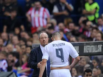 Benzema, cabizbajo tras ser sustituido Benzema, cabizbajo tras ser sustituido