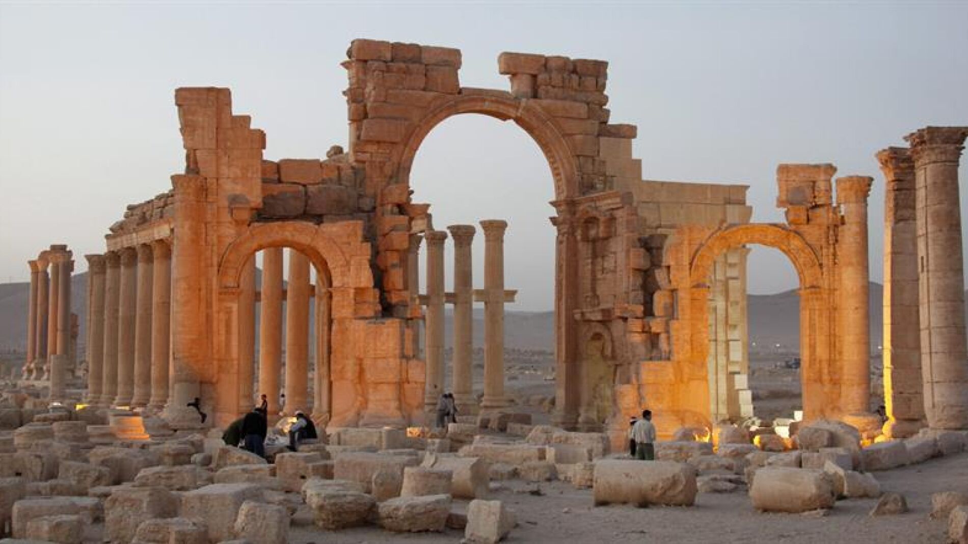 Palmira se queda sin su Arco del Triunfo romano (05-10-2015)