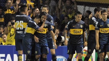 Los jugadores del Boca Juniors celebran un gol