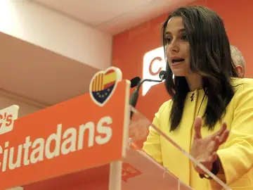 Inés Arrimadas, líder de Ciudadanos en Cataluña, durante una rueda de prensa Inés Arrimadas, líder de Ciudadanos en Cataluña, durante una rueda de prensa