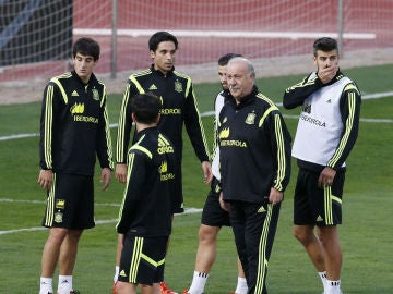 Del Bosque dirige el entrenamiento en Las Rozas