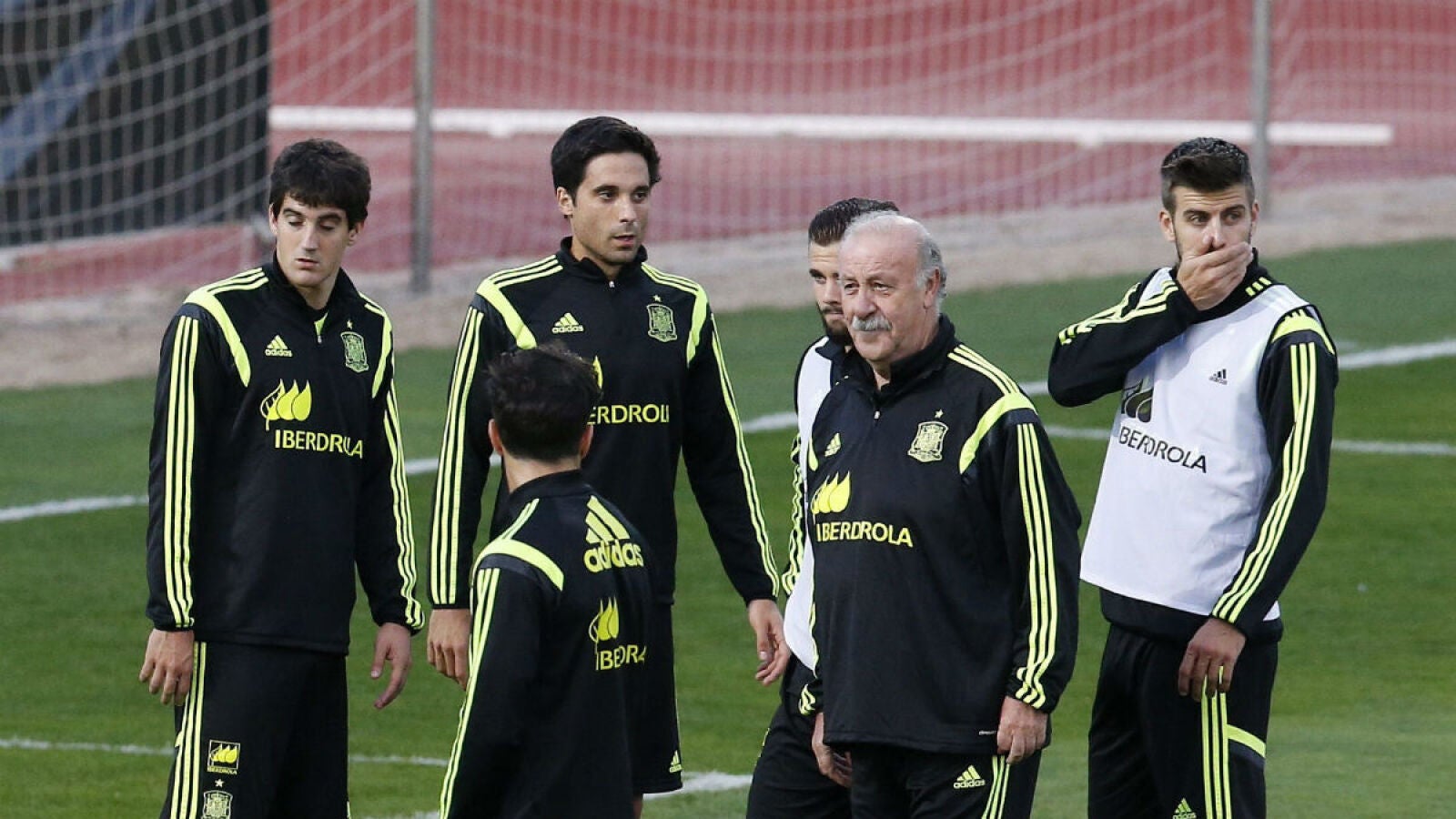 Del Bosque ensaya un once con Nacho, Alcácer y Azpilicueta