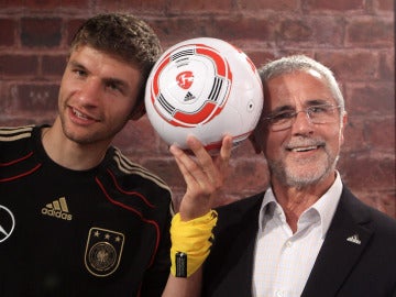 Thomas y Gerd Müller, durante un acto en 2010 Thomas y Gerd Müller, durante un acto en 2010