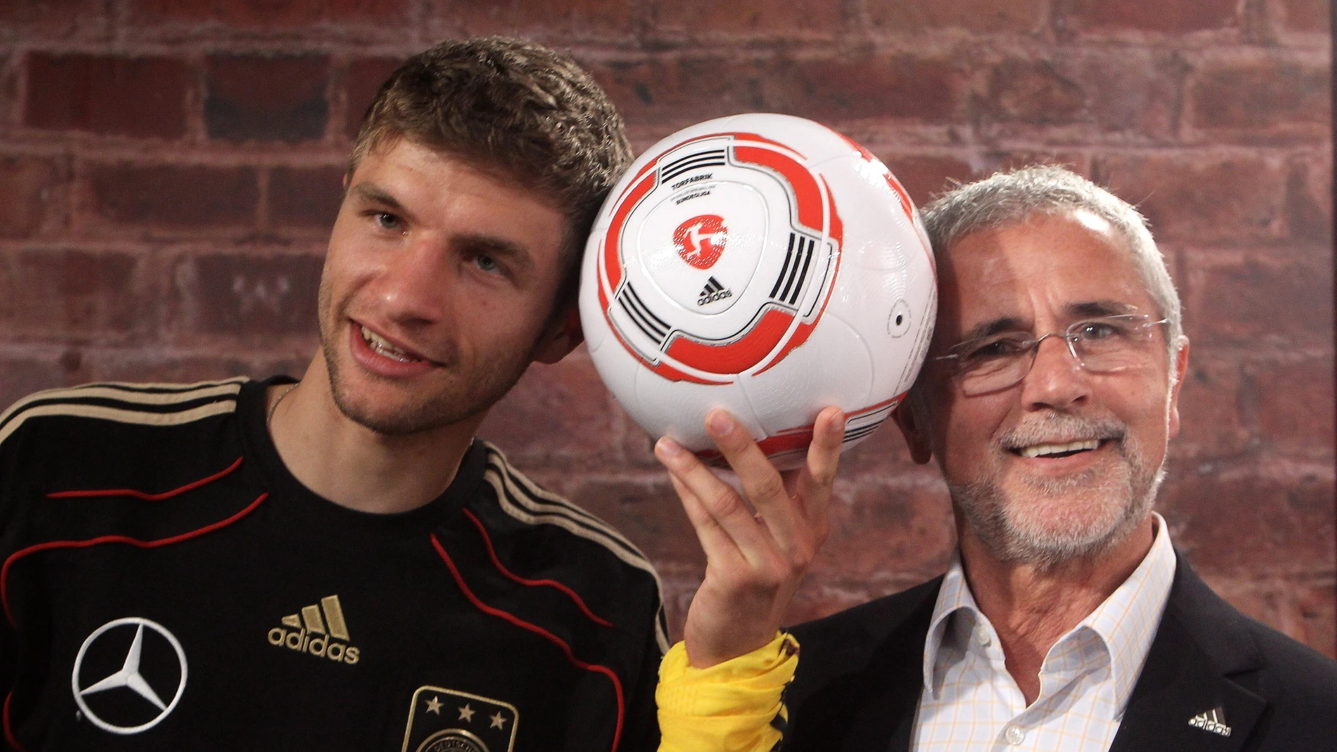 Thomas y Gerd Müller, durante un acto en 2010 Thomas y Gerd Müller, durante un acto en 2010