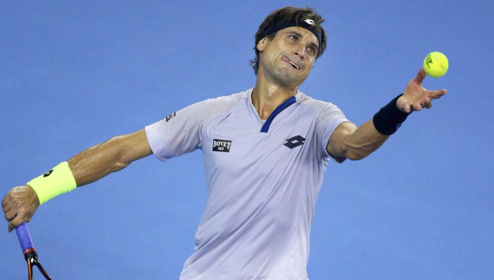David Ferrer, ejecutando un saque