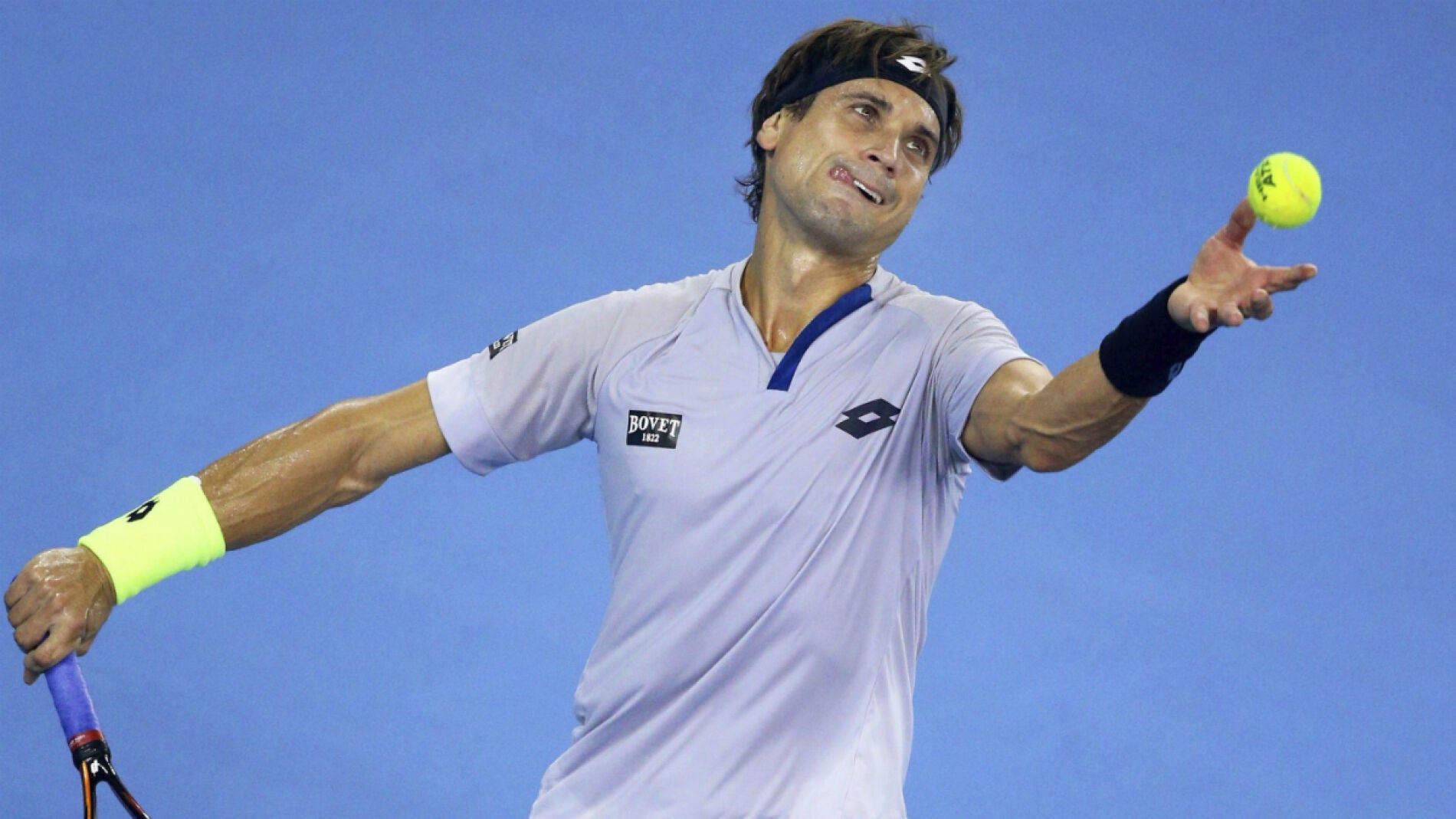 David Ferrer, ejecutando un saque