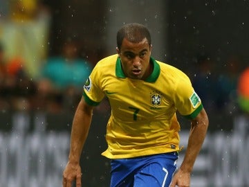 Lucas Moura, durante un partido con Brasil