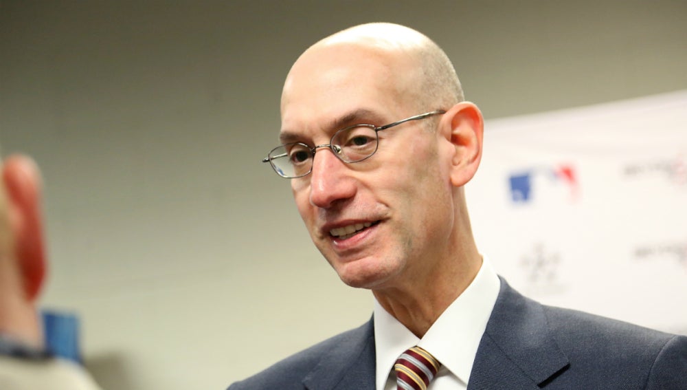 Adam Silver atiende a los medios