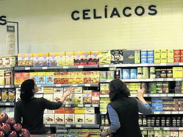 Sección de productos de celiacos en un supermercado.
