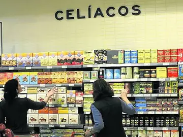 Sección de productos de celiacos en un supermercado. Sección de productos de celiacos en un supermercado.