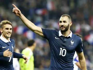 Benzema celebra un gol ante Armenia Benzema celebra un gol ante Armenia