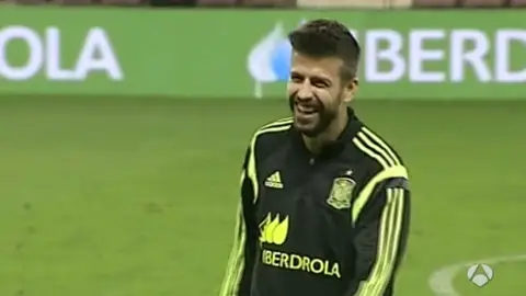 Piqué sonríe en Las Gaunas Piqué sonríe en Las Gaunas