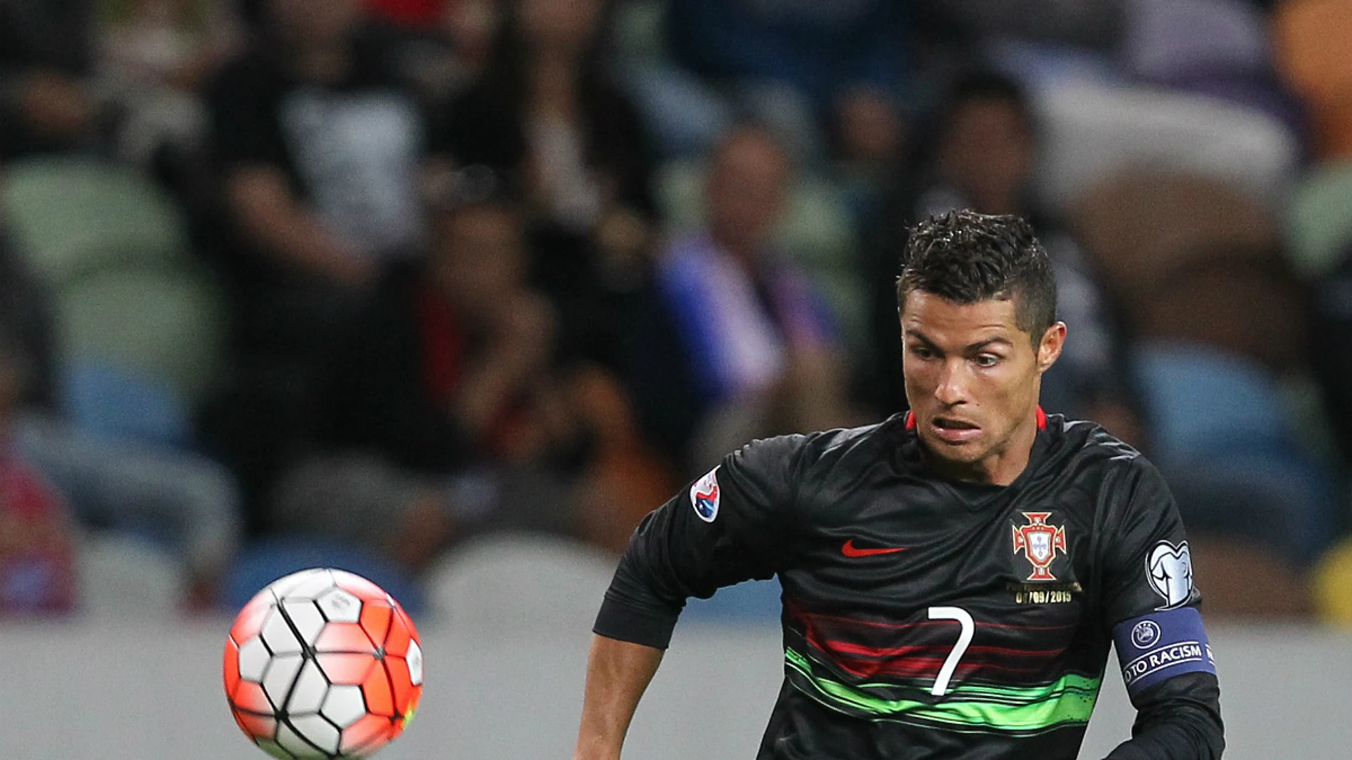 Cristiano, en un partido con Portugal Cristiano, en un partido con Portugal