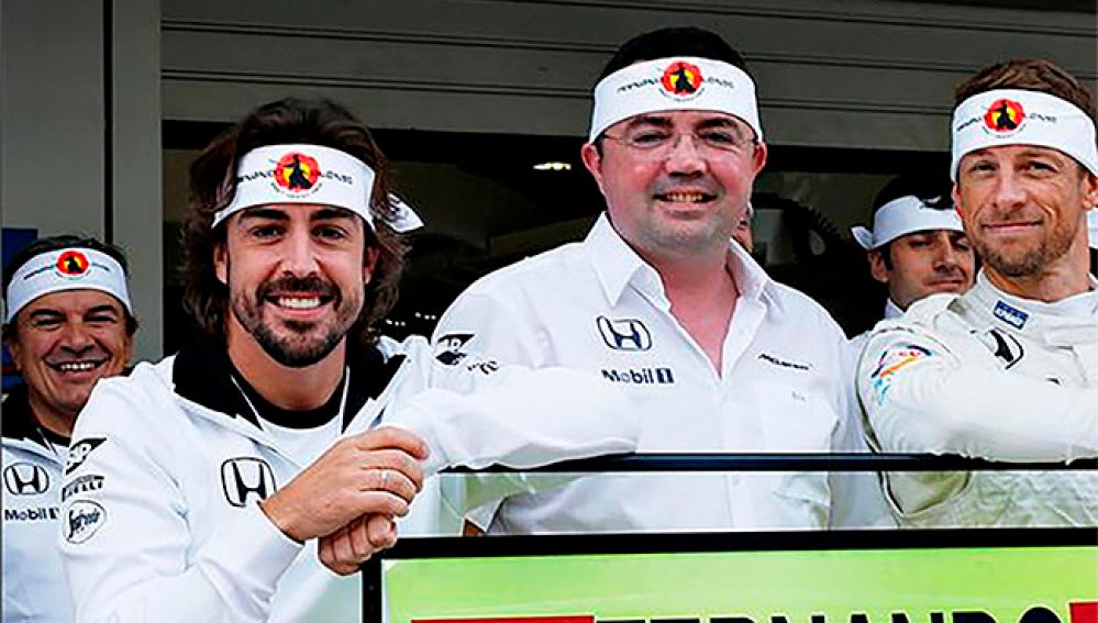 Fernando Alonso y su equipo lucen la banda samurai.
