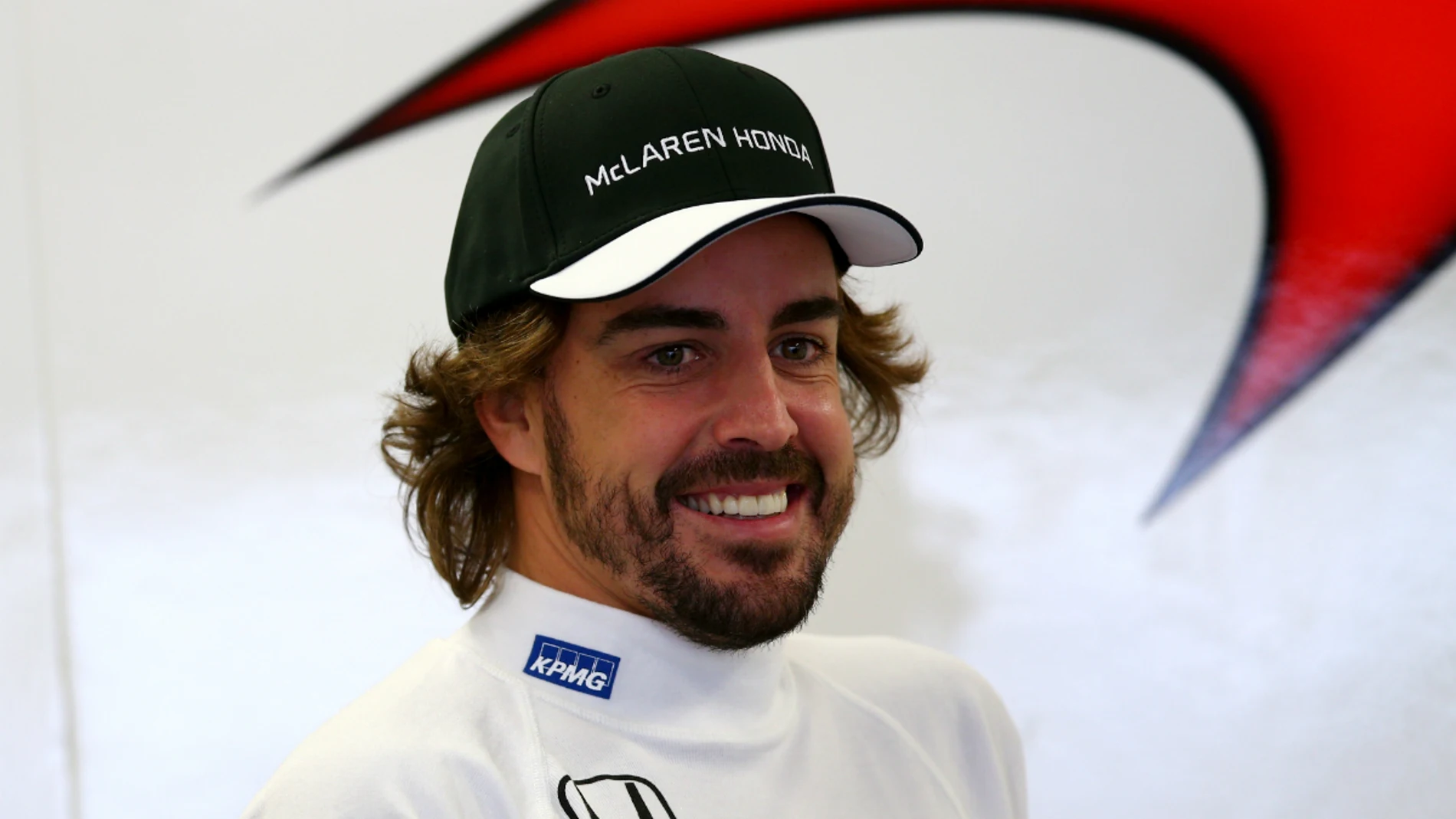 Alonso, en el box de McLaren-Honda