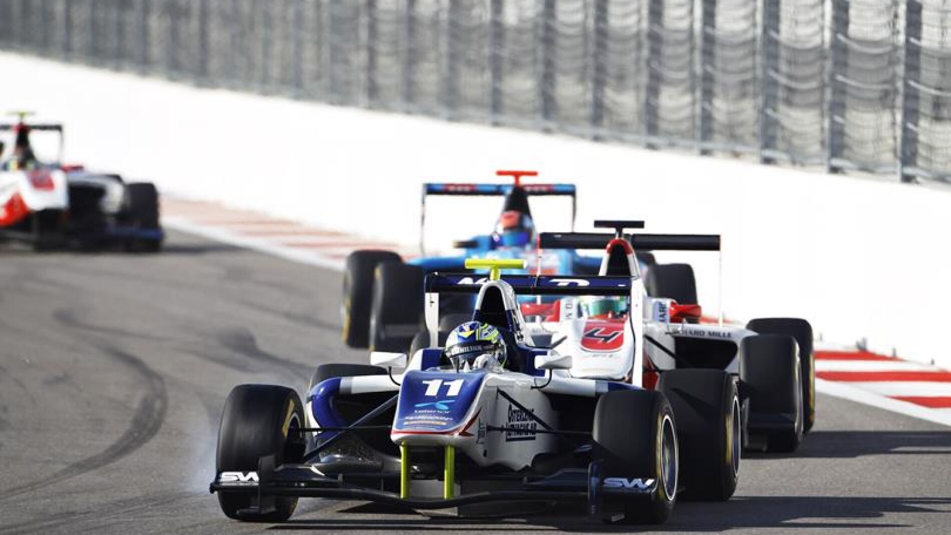 Eriksson gana la GP3 en Sochi