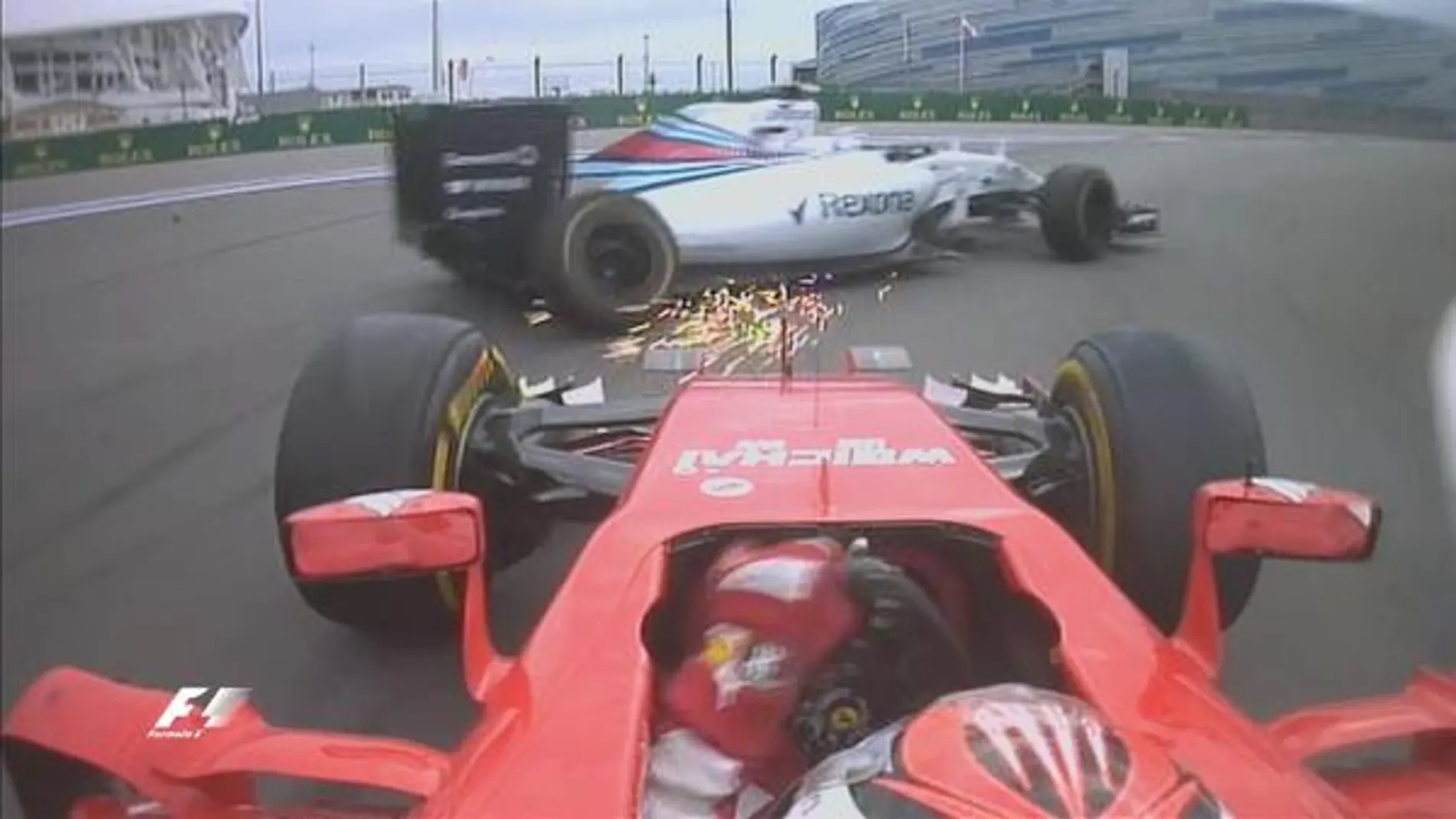 Kimi Raikkonen se lleva por delante a Bottas