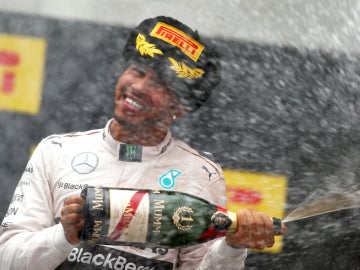 Hamilton disfruta del podio ruso