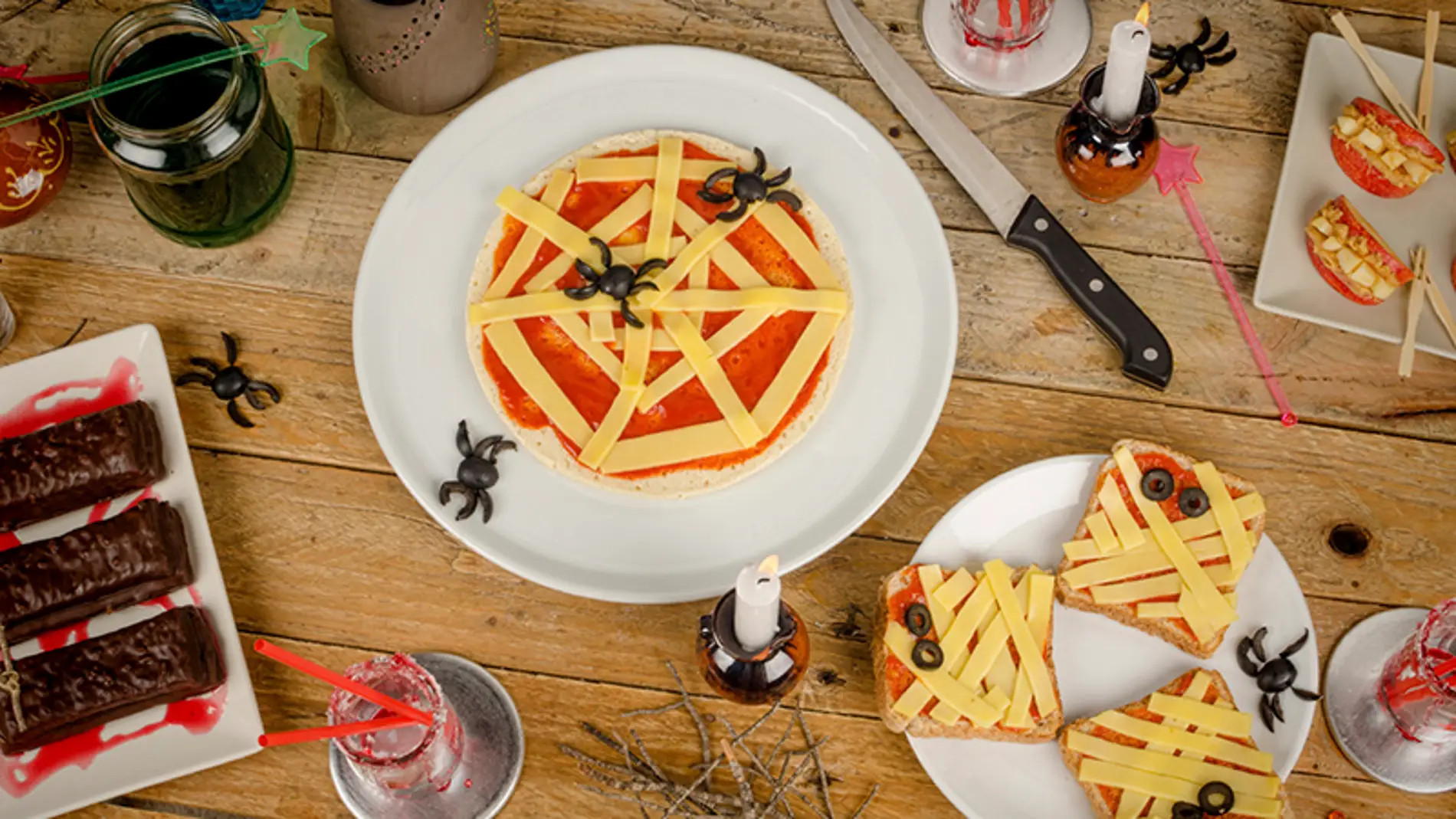 Pizzas con forma de tela de araña para Halloween