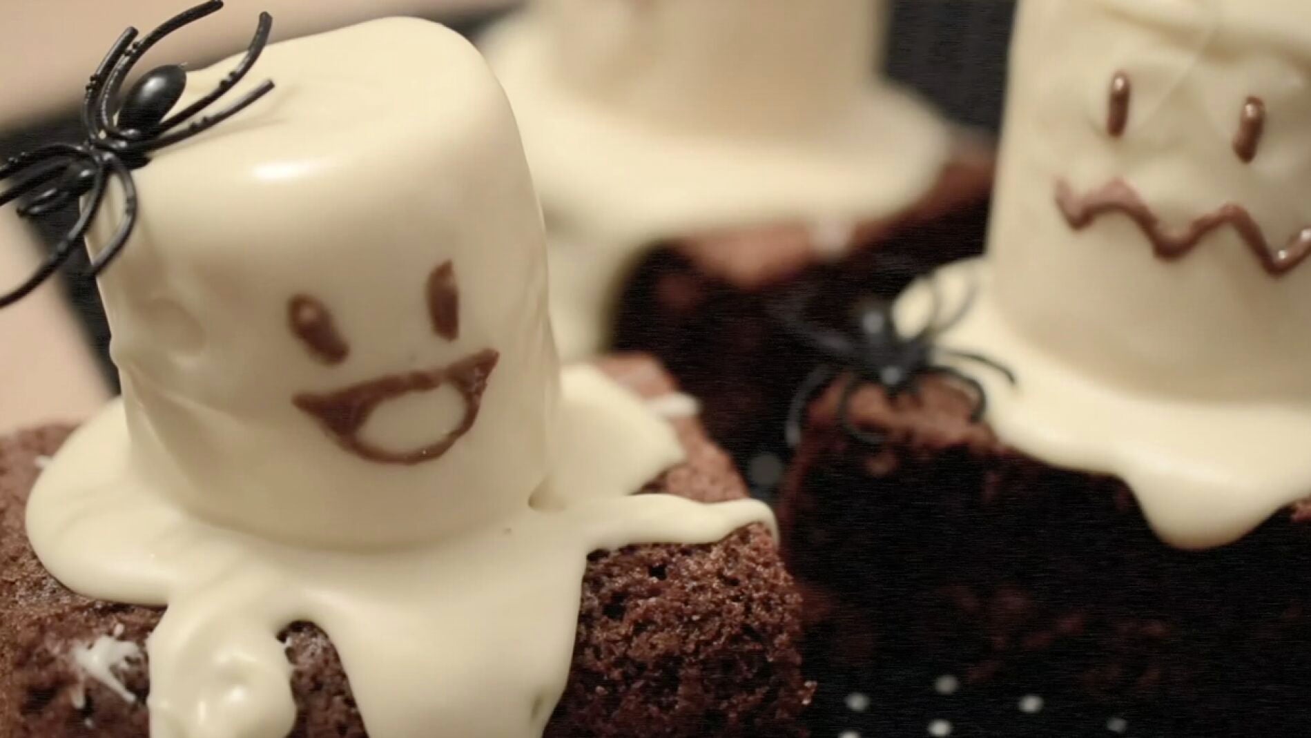 los fantasmas de halloween de bocados divinos.