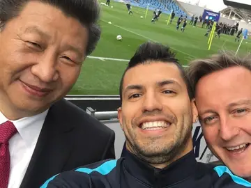 Agüero con Li Xinping y David Cameron Agüero con Li Xinping y David Cameron