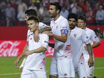 Los jugadores del Sevilla celebran uno de los goles ante el Getafe