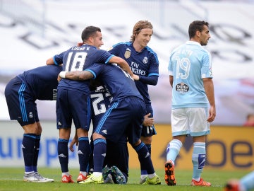 Los jugadores del Real Madrid celebran un gol ante el Celta