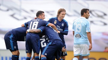 Los jugadores del Real Madrid celebran un gol ante el Celta