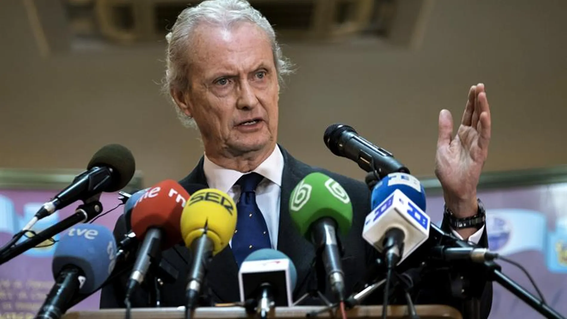 Pedro Morenés, en rueda de prensa Pedro Morenés, en rueda de prensa