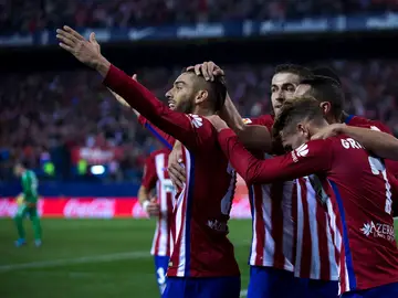 Los jugadores del Atlético de Madrid celebran el gol de Yannick Carrasco al Valencia Los jugadores del Atlético de Madrid celebran el gol de Yannick Carrasco al Valencia