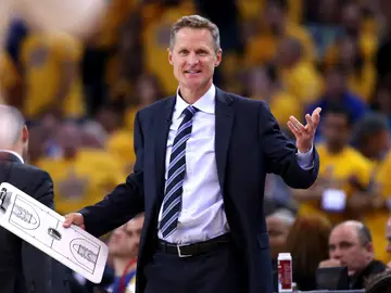 Steve Kerr dirigiendo a los Golden State Warriors Steve Kerr dirigiendo a los Golden State Warriors