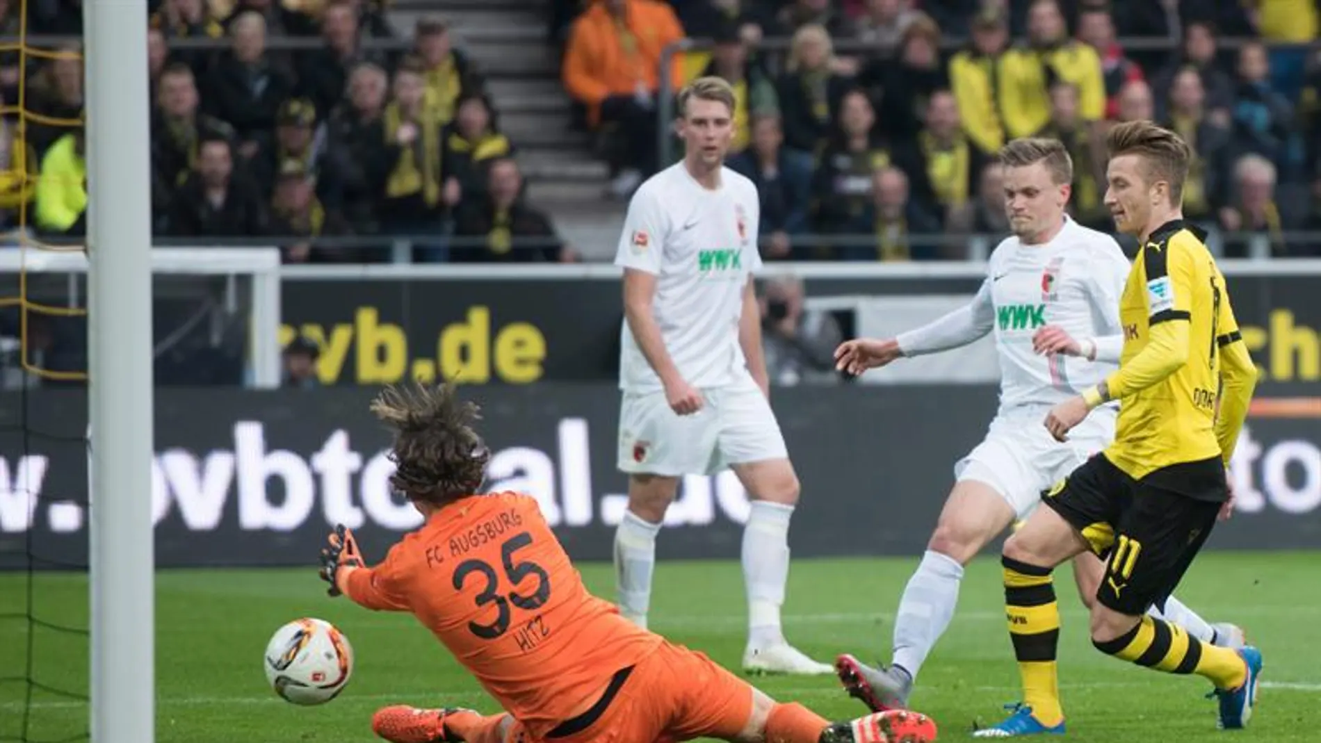 Marco Reus anota un gol ante el Augsburgo Marco Reus anota un gol ante el Augsburgo